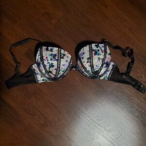 34D Victoria Secret bra
